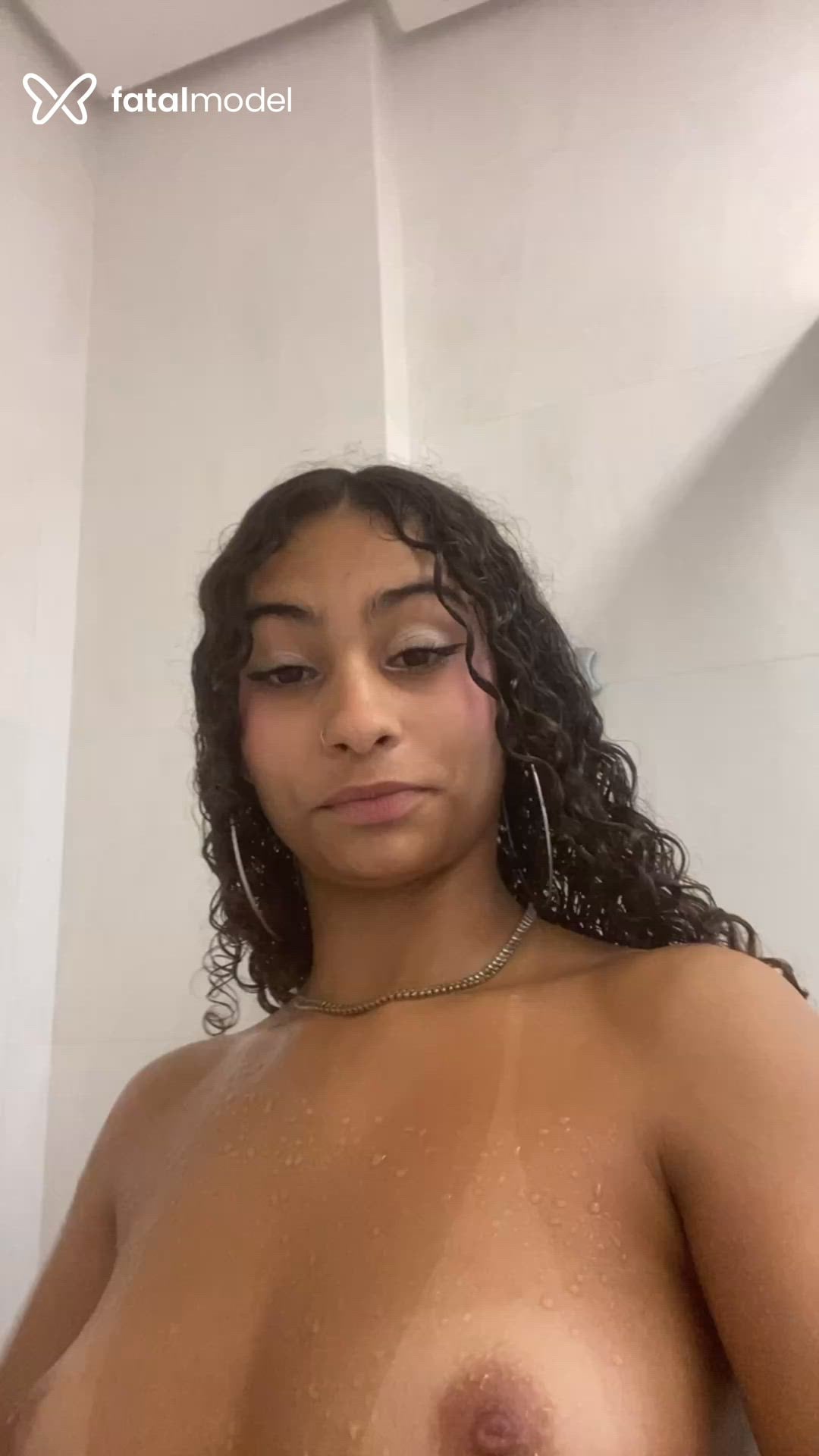 Acompanhante mulher morena (o) de olhos castanhos - Tainá Silva