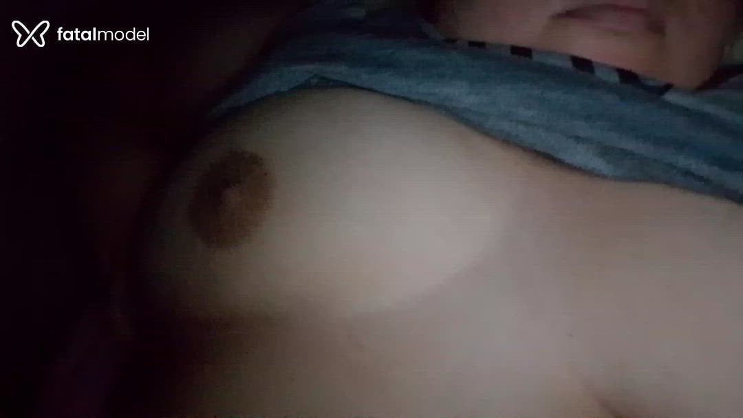Acompanhante mulher loira (o) de olhos castanhos - Marianasantoss