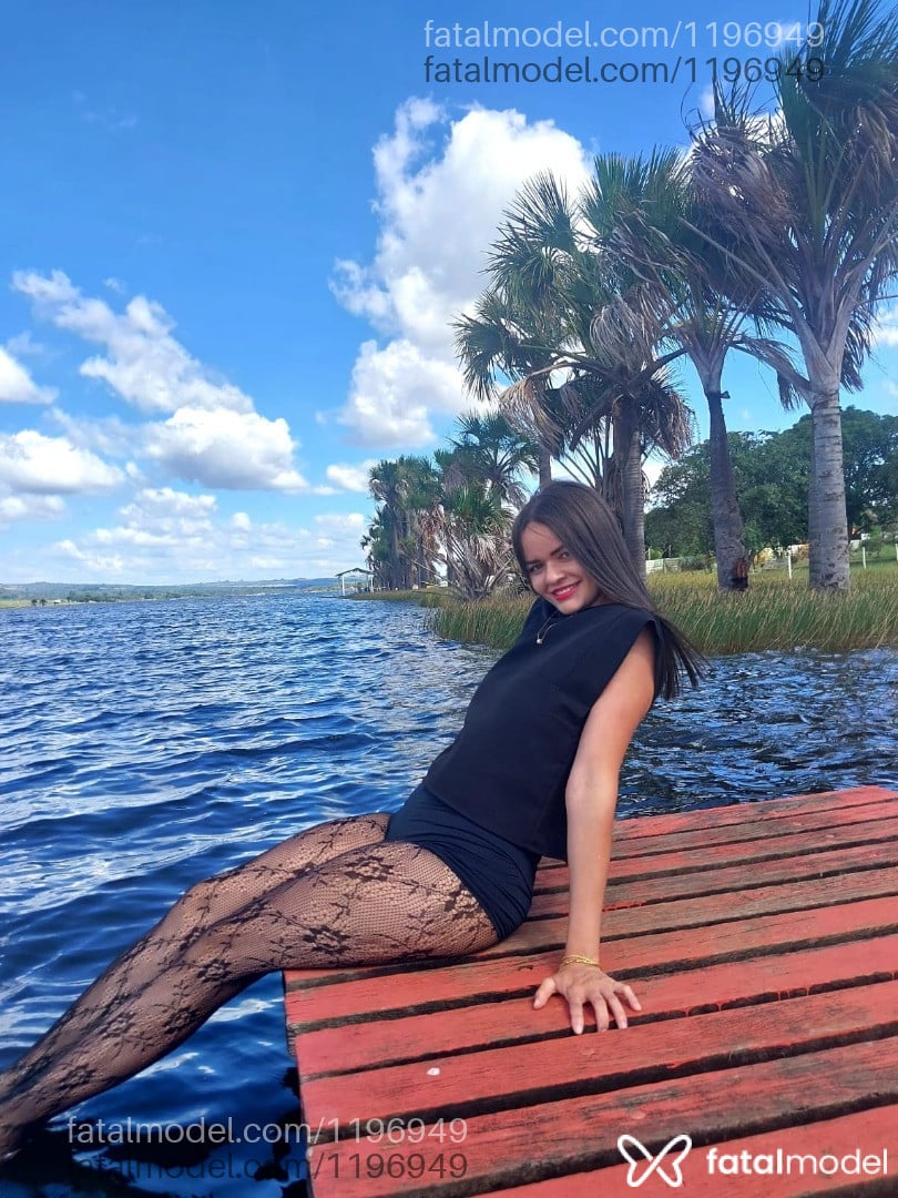 Acompanhante mulher loira (o) de olhos azuis - YSA MODELLO