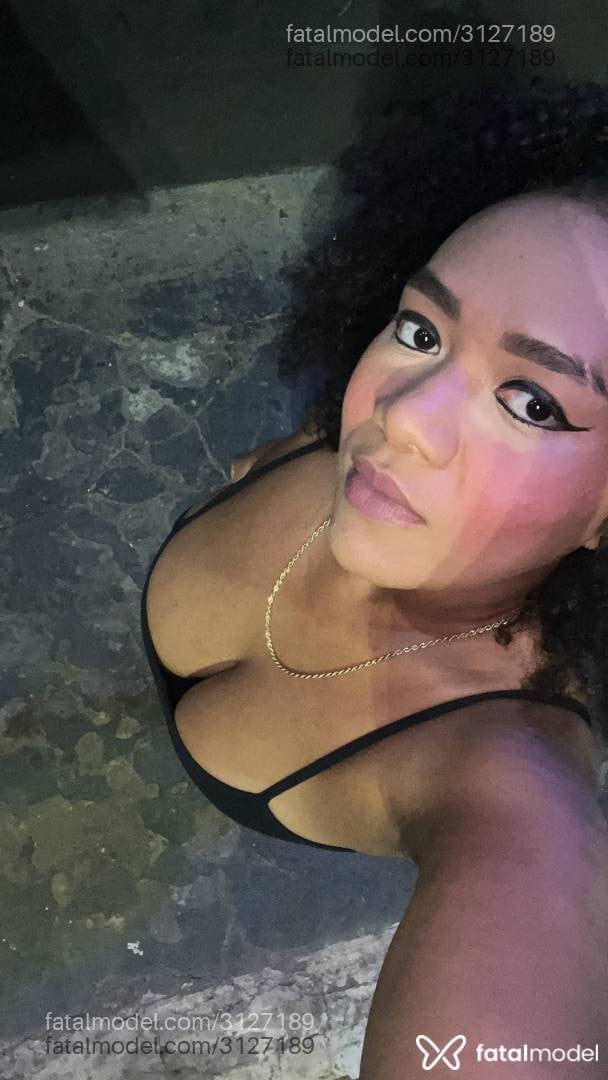 Acompanhante mulher com cabelo castanho de olhos pretos - Caroline