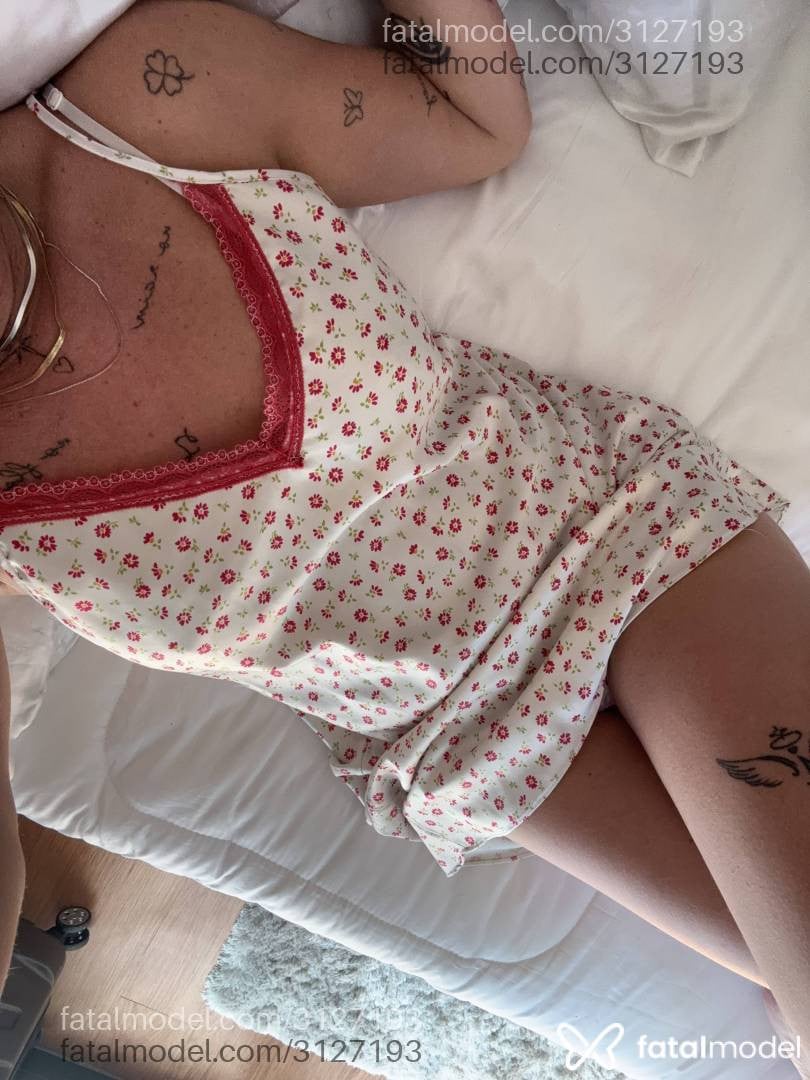 Acompanhante mulher loira (o) de olhos azuis - Domina Privato
