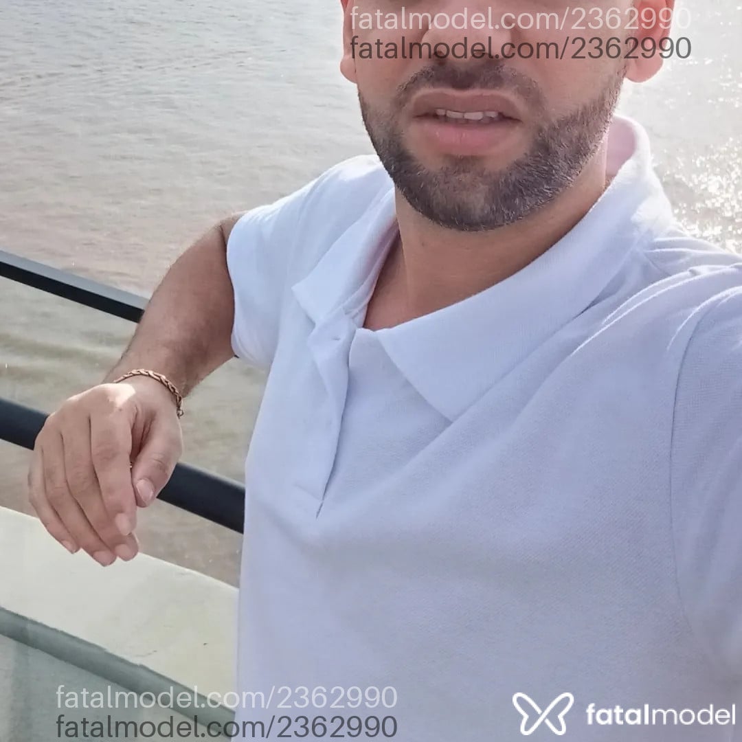 Acompanhante homem com cabelo castanho de olhos castanhos - Jeans