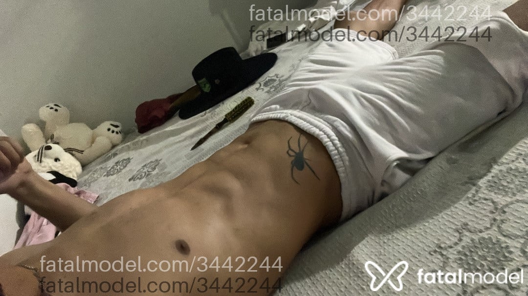 Acompanhante homem morena (o) de olhos pretos - Pietro