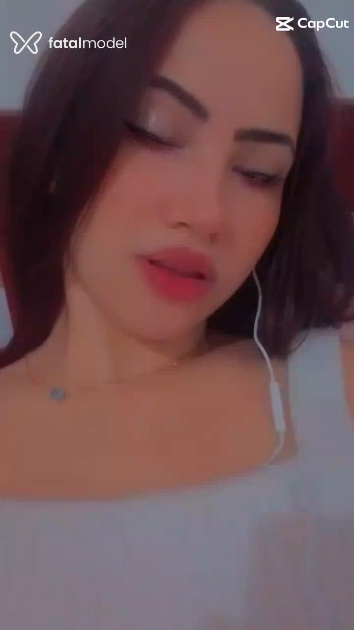 Acompanhante mulher morena (o) de olhos mel - Cereginha