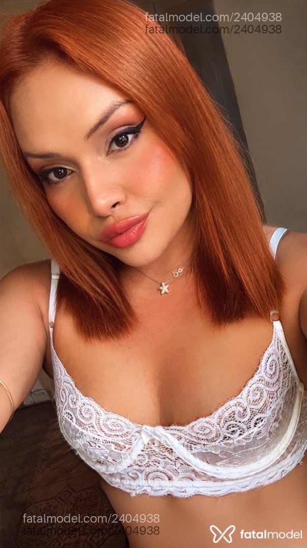 Acompanhante mulher trans ruiva (o) de olhos mel - Manuela