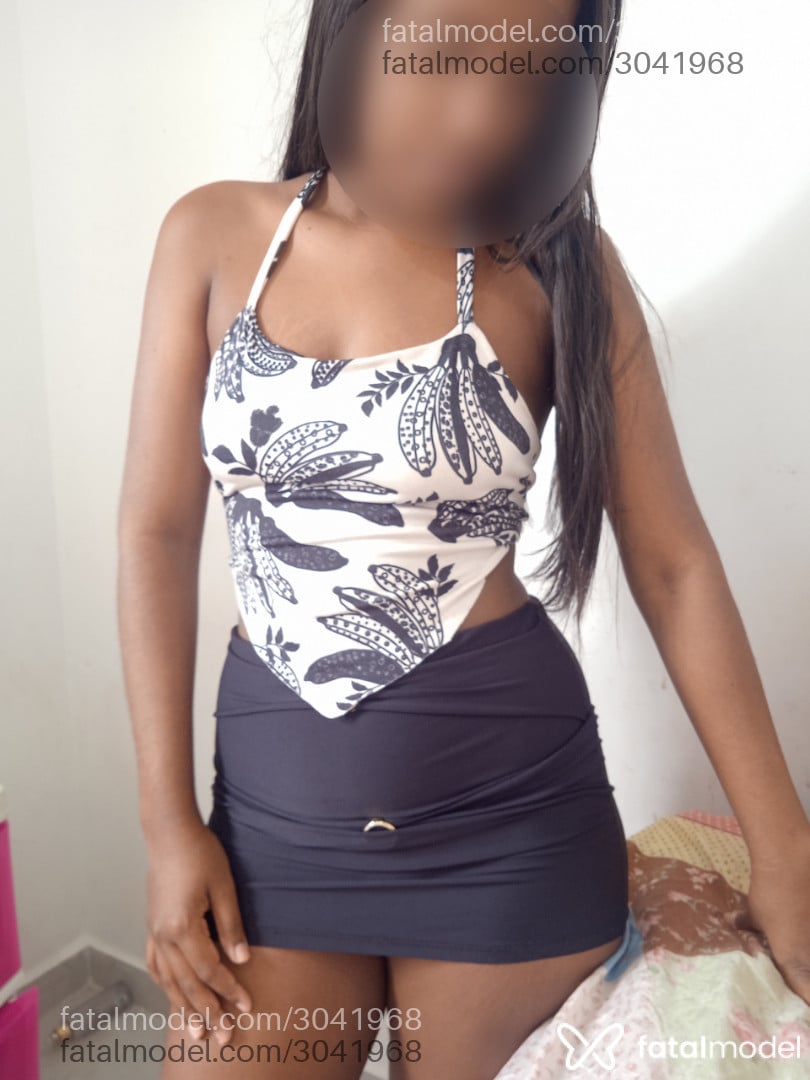 Acompanhante mulher morena (o) de olhos pretos - Rebeca