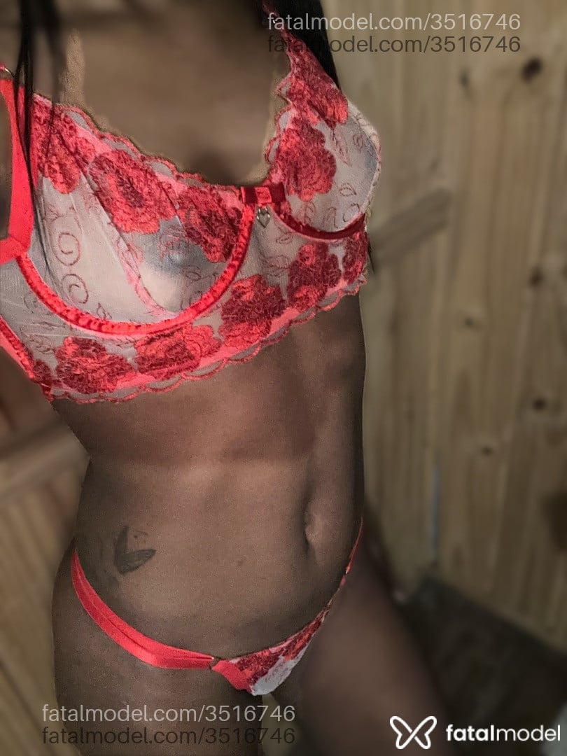 Acompanhante mulher morena (o) de olhos castanhos - Solzinha