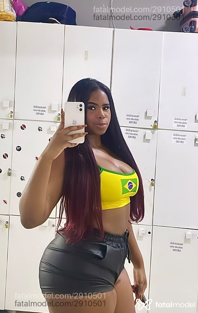 Acompanhante mulher morena (o) de olhos castanhos - Viviane