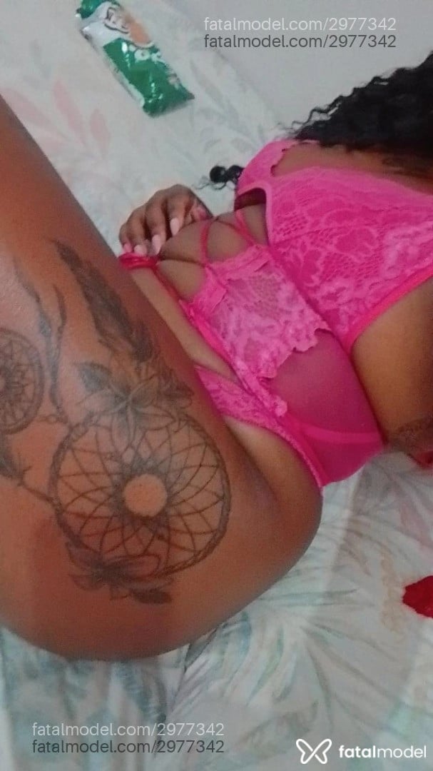 Acompanhante mulher morena (o) de olhos pretos - Apoline
