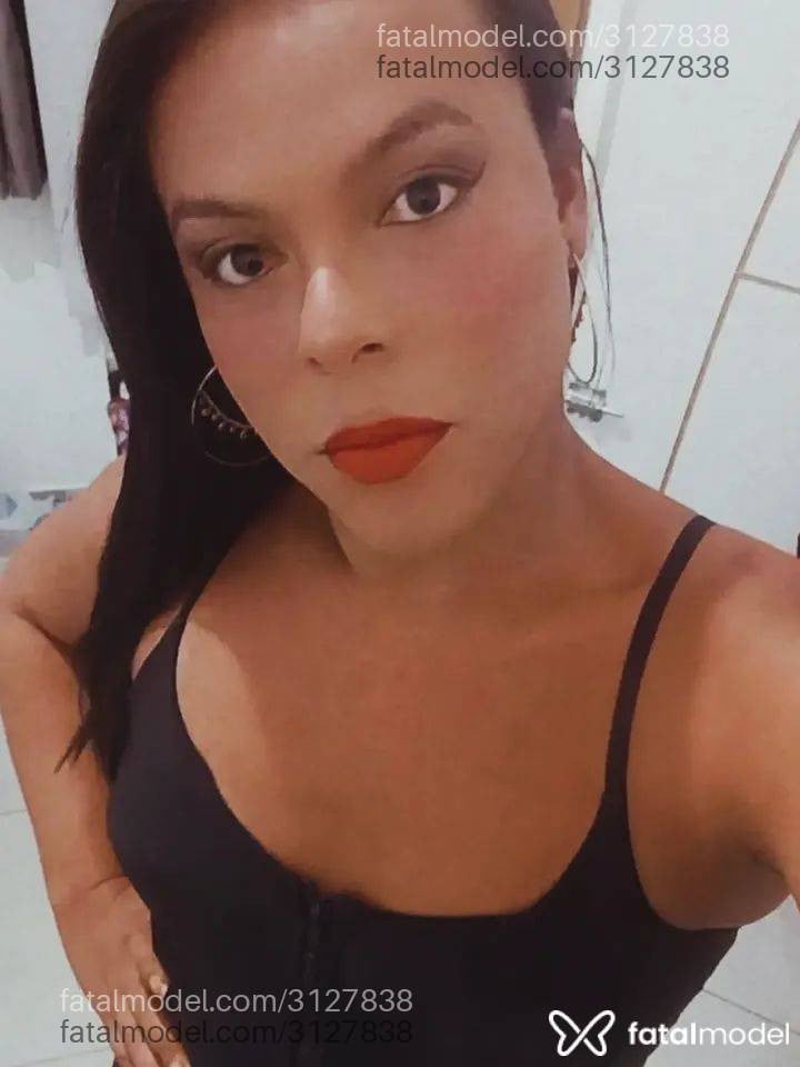 Acompanhante mulher trans morena (o) de olhos castanhos - Lenna Rholdys