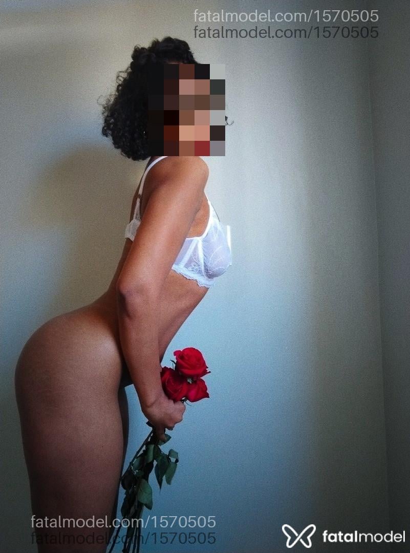 Acompanhante mulher morena (o) de olhos pretos - Lory