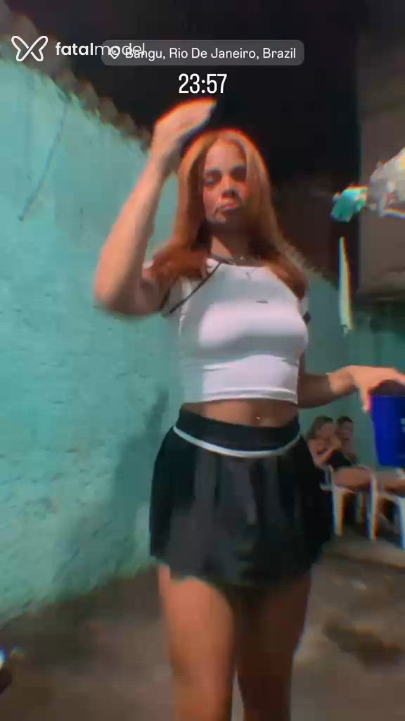 Acompanhante mulher com cabelo castanho de olhos castanhos - Mell