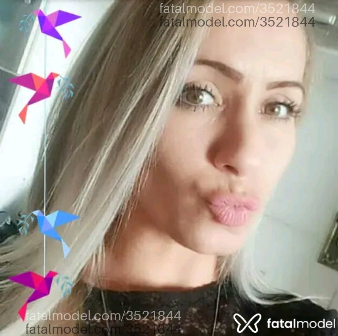 Acompanhante mulher loira (o) de olhos mel - Pakitta Acompanhante mulher loira (o) de olhos mel - Pakitta