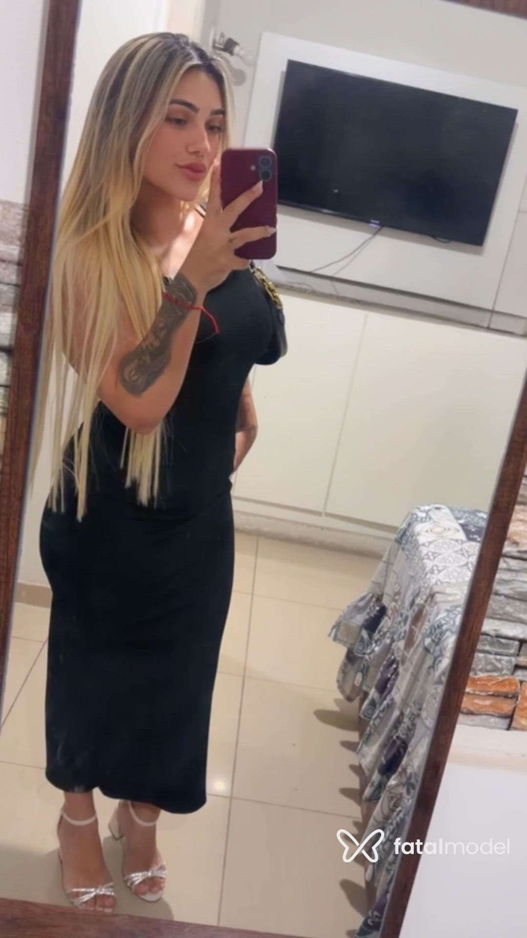 Acompanhante mulher loira (o) de olhos verdes - Emanuelly