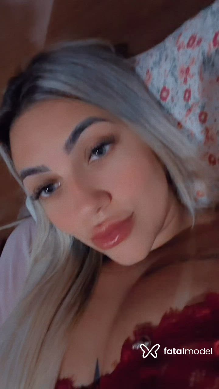Acompanhante mulher loira (o) de olhos verdes - Emanuelly