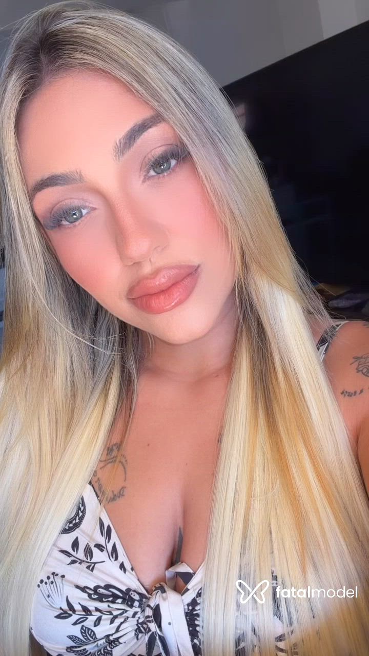 Acompanhante mulher loira (o) de olhos verdes - Emanuelly