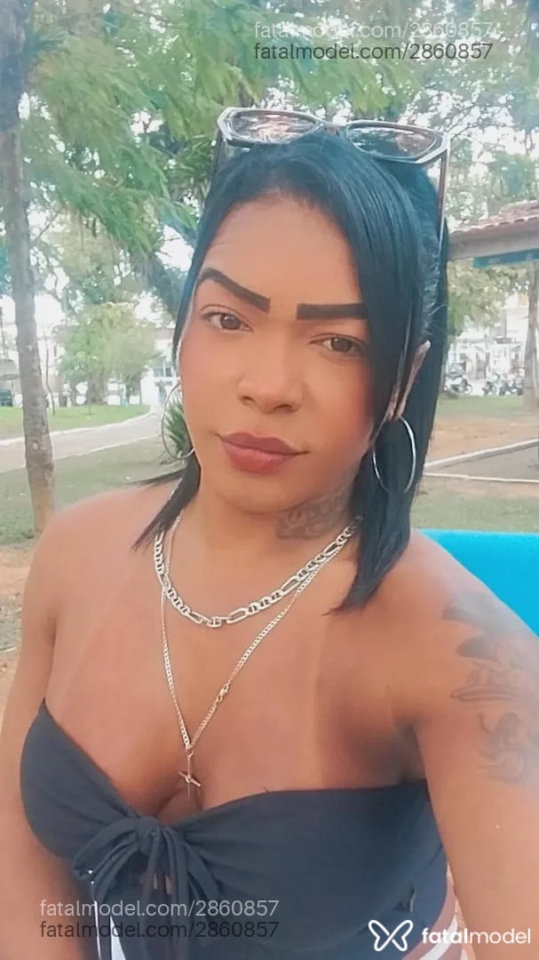 Acompanhante mulher trans morena (o) de olhos pretos - Nathaxa Ohanna