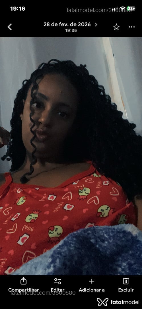 Acompanhante mulher loira (o) de olhos pretos - Morena