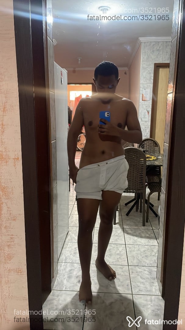 Acompanhante homem morena (o) de olhos castanhos - Jonas