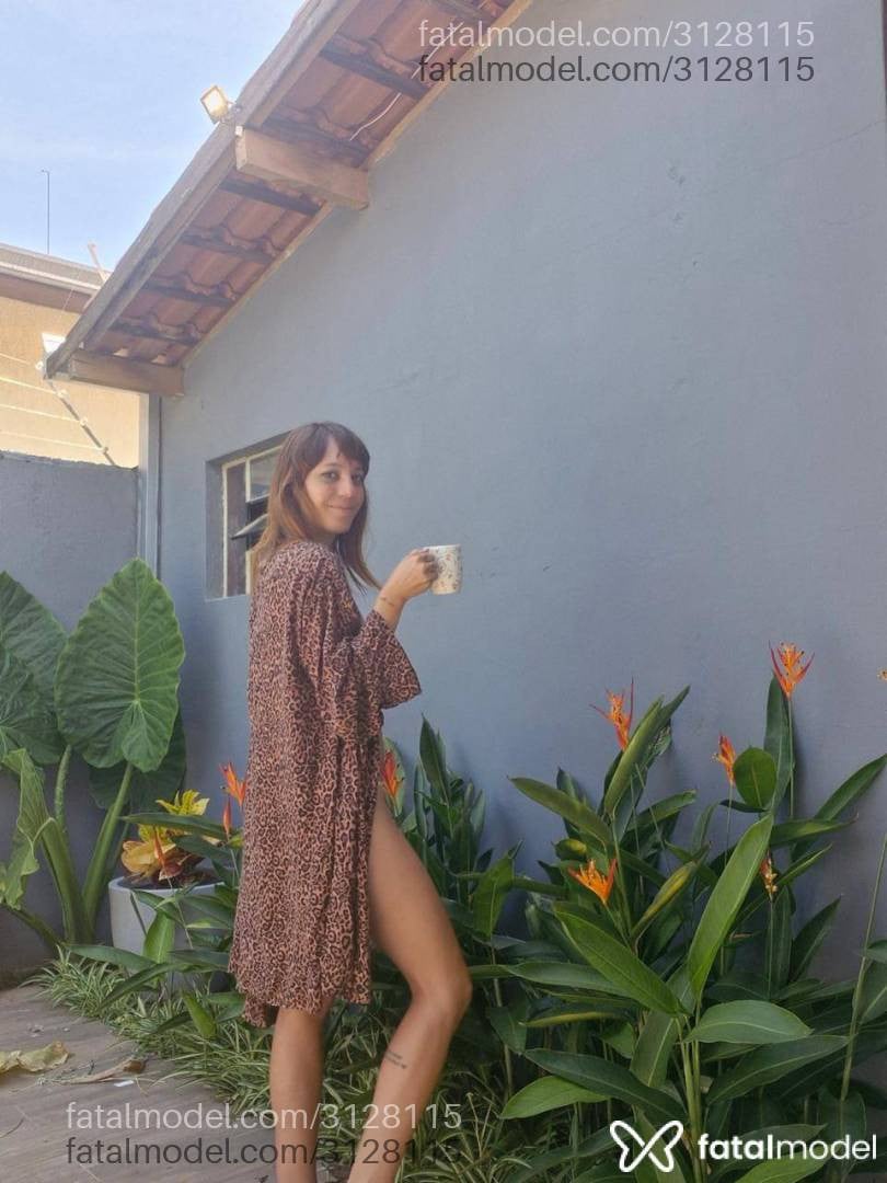 Acompanhante mulher ruiva (o) de olhos castanhos - Melissa