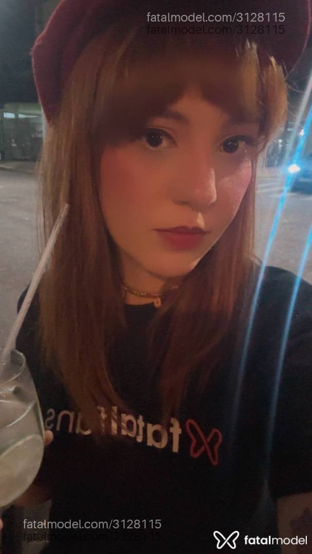 Acompanhante mulher ruiva (o) de olhos castanhos - Melissa