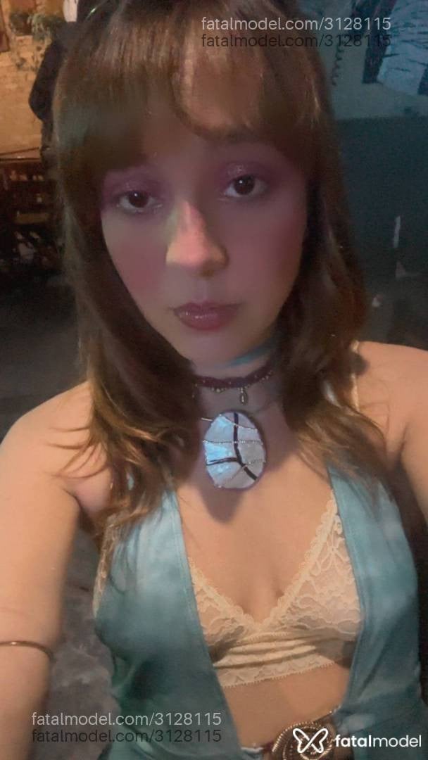 Acompanhante mulher ruiva (o) de olhos castanhos - Melissa