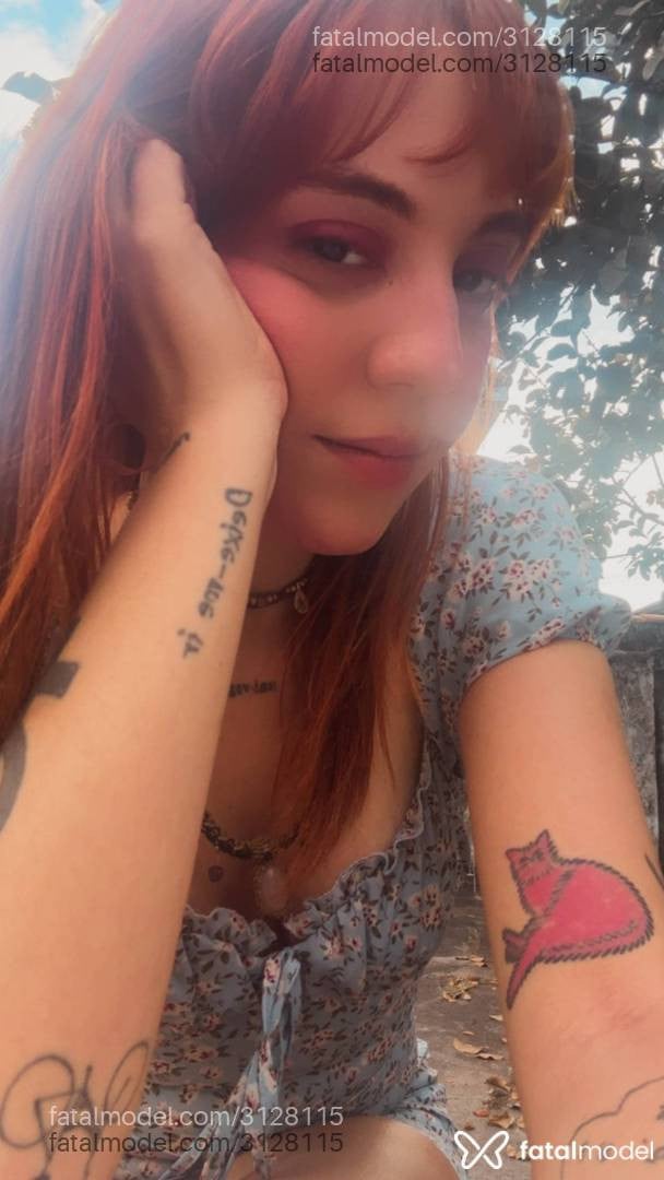 Acompanhante mulher ruiva (o) de olhos castanhos - Melissa