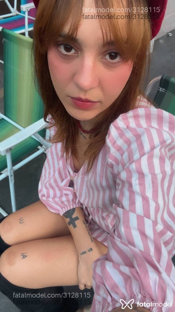 Acompanhante mulher ruiva (o) de olhos castanhos - Melissa