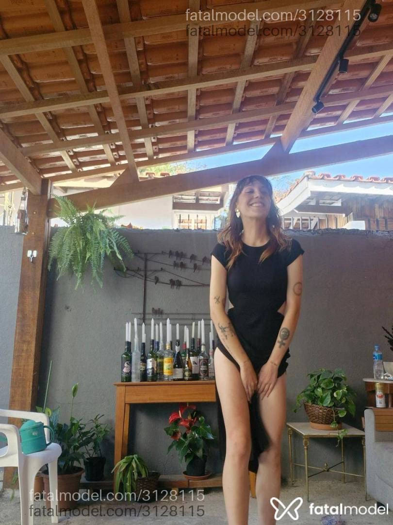 Acompanhante mulher ruiva (o) de olhos castanhos - Melissa