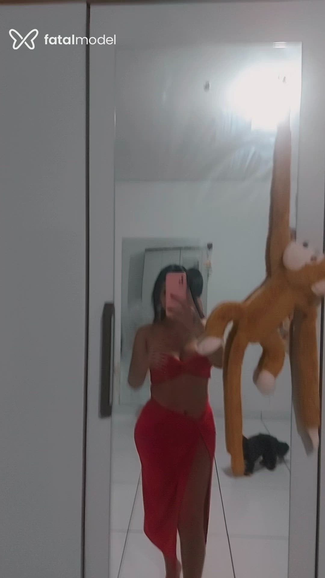 Acompanhante mulher trans morena (o) de olhos pretos - Larissa