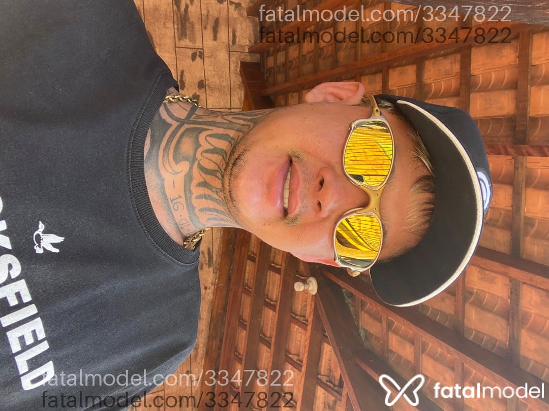 Acompanhante homem com cabelo castanho de olhos castanhos - Lucas