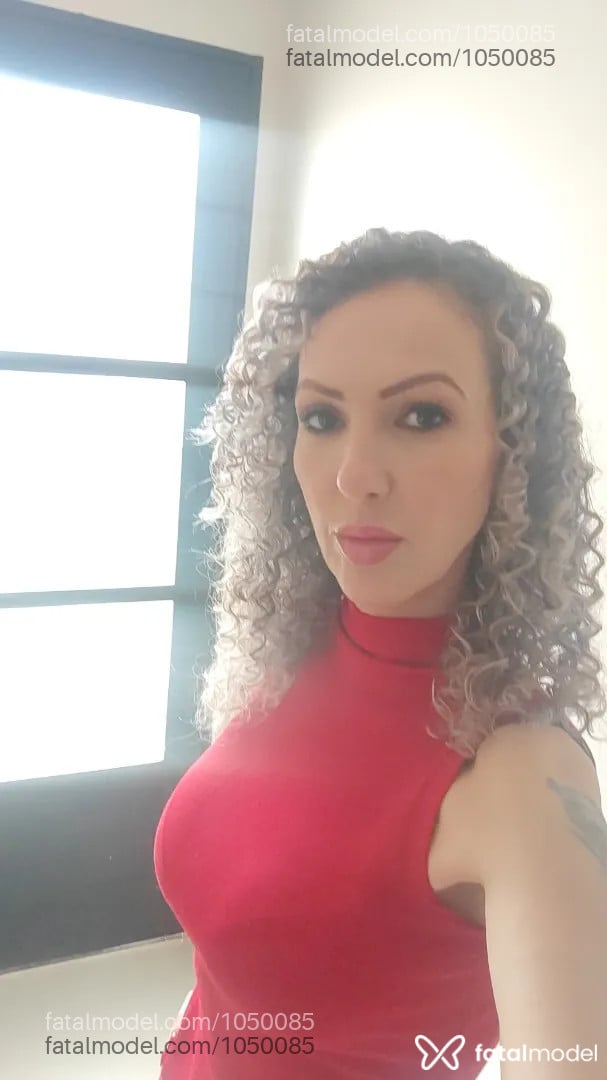 Acompanhante mulher loira (o) de olhos castanhos - Aline Formansk
