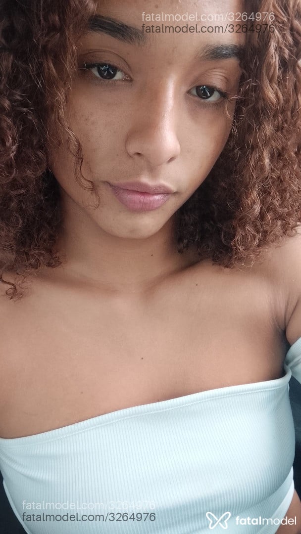 Acompanhante mulher com cabelo castanho de olhos castanhos - Julia