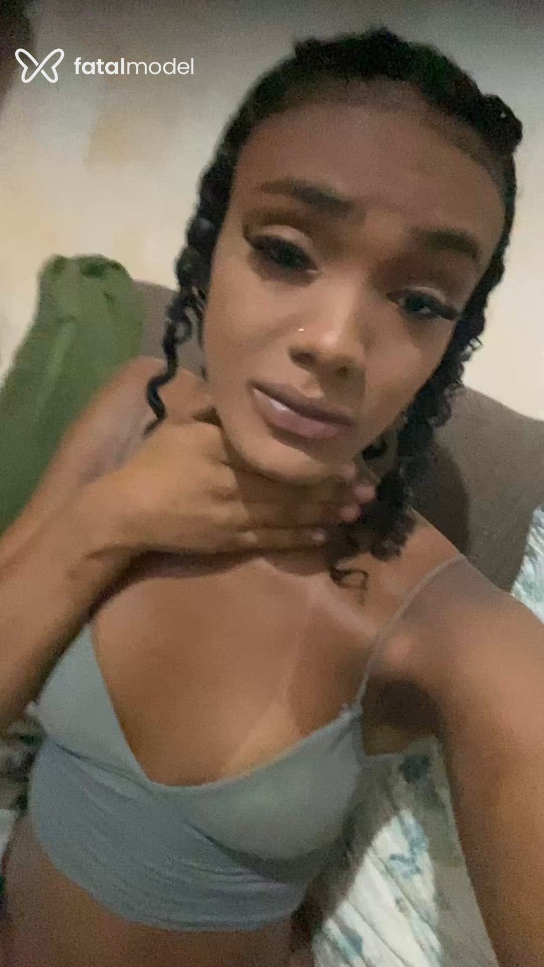 Acompanhante mulher trans morena (o) de olhos castanhos - Coly Acompanhante mulher trans morena (o) de olhos castanhos - Coly