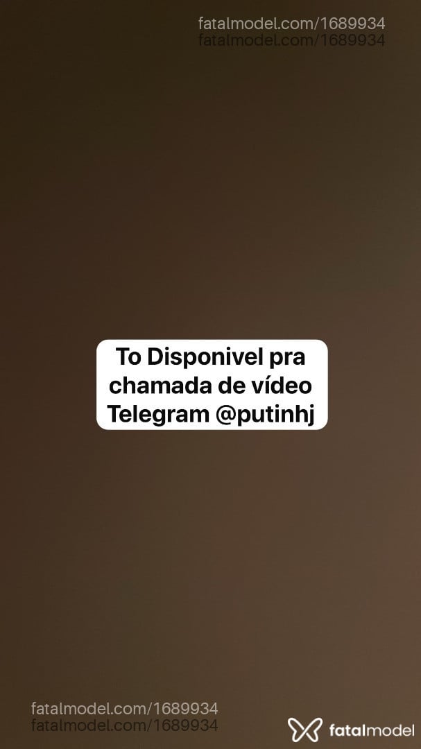 Acompanhante mulher trans morena (o) de olhos castanhos - Kefyra