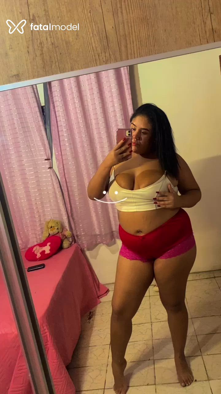Acompanhante mulher morena (o) de olhos castanhos - Ellen Lux