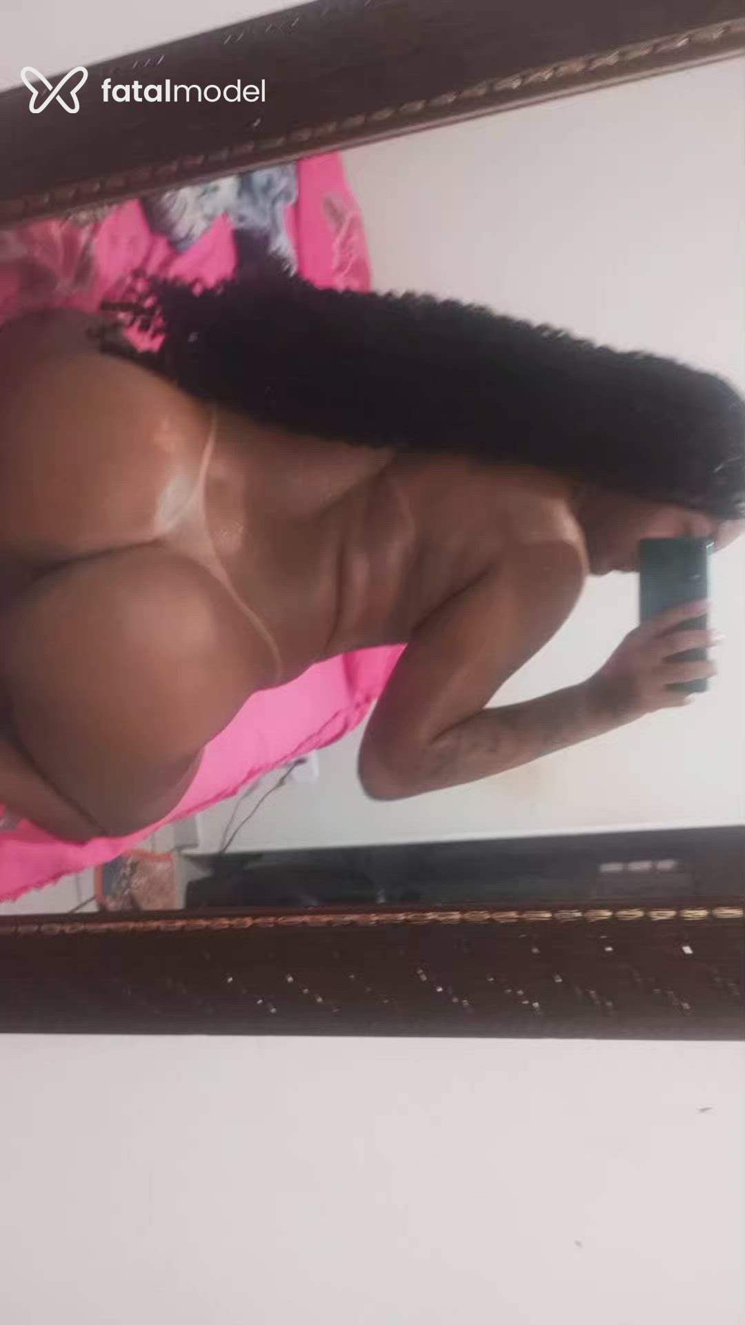 Acompanhante mulher trans morena (o) de olhos castanhos - Vick Oliveira