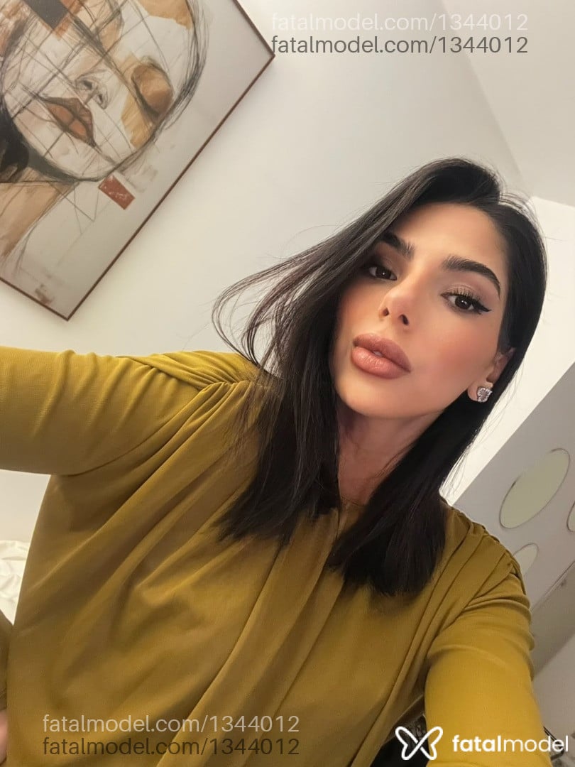 Acompanhante mulher morena (o) de olhos castanhos - Mel Lins