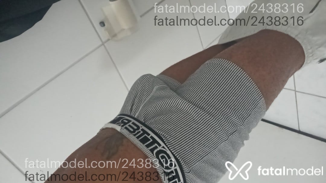 Acompanhante homem com cabelo castanho de olhos castanhos - Allan