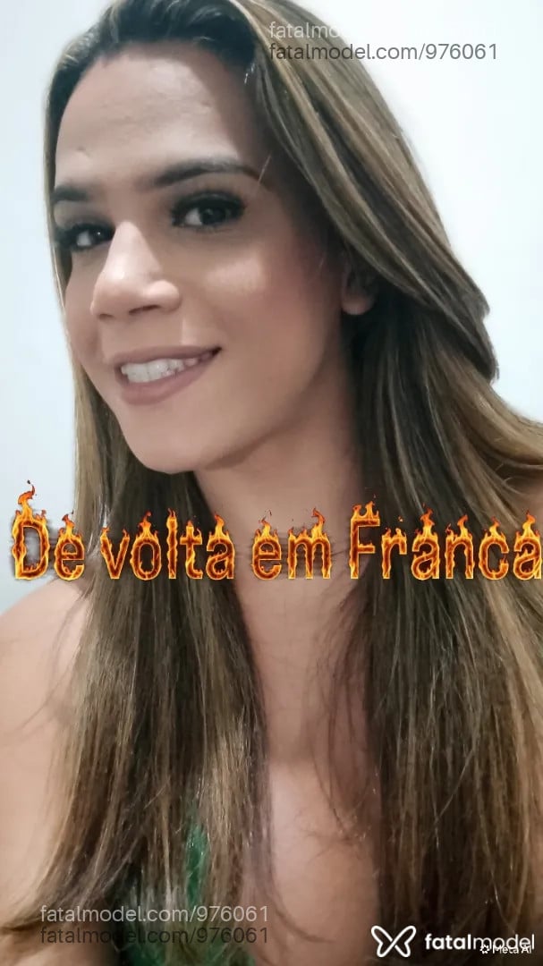 Acompanhante travesti morena (o) de olhos pretos - Laura