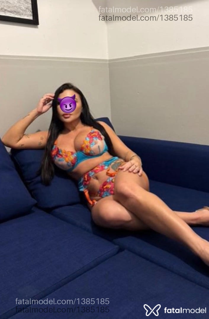 Acompanhante mulher morena (o) de olhos castanhos - Rebeca Fortunato Acompanhante mulher morena (o) de olhos castanhos - Rebeca Fortunato