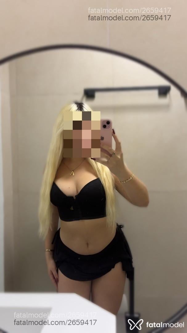 Acompanhante mulher loira (o) de olhos pretos - Mel Mellyssa