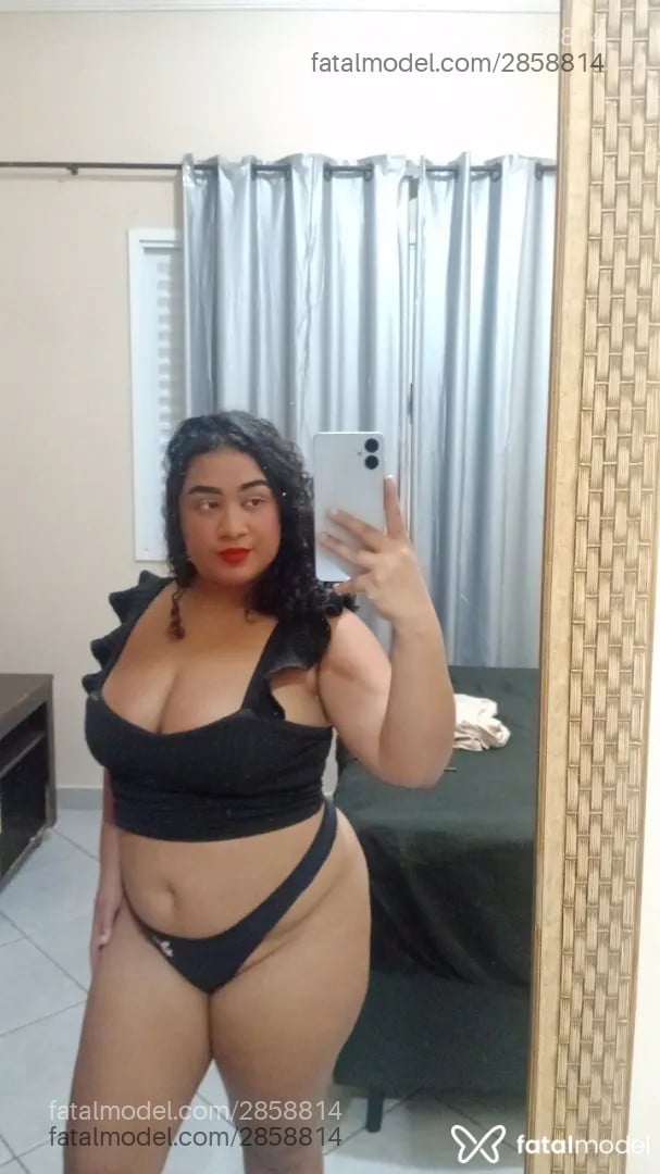 Acompanhante mulher com cabelo castanho de olhos castanhos - Paolla
