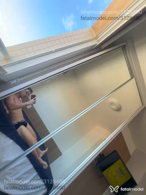 Acompanhante homem com cabelo castanho de olhos castanhos - Luccas Cesarine Acompanhante homem com cabelo castanho de olhos castanhos - Luccas Cesarine