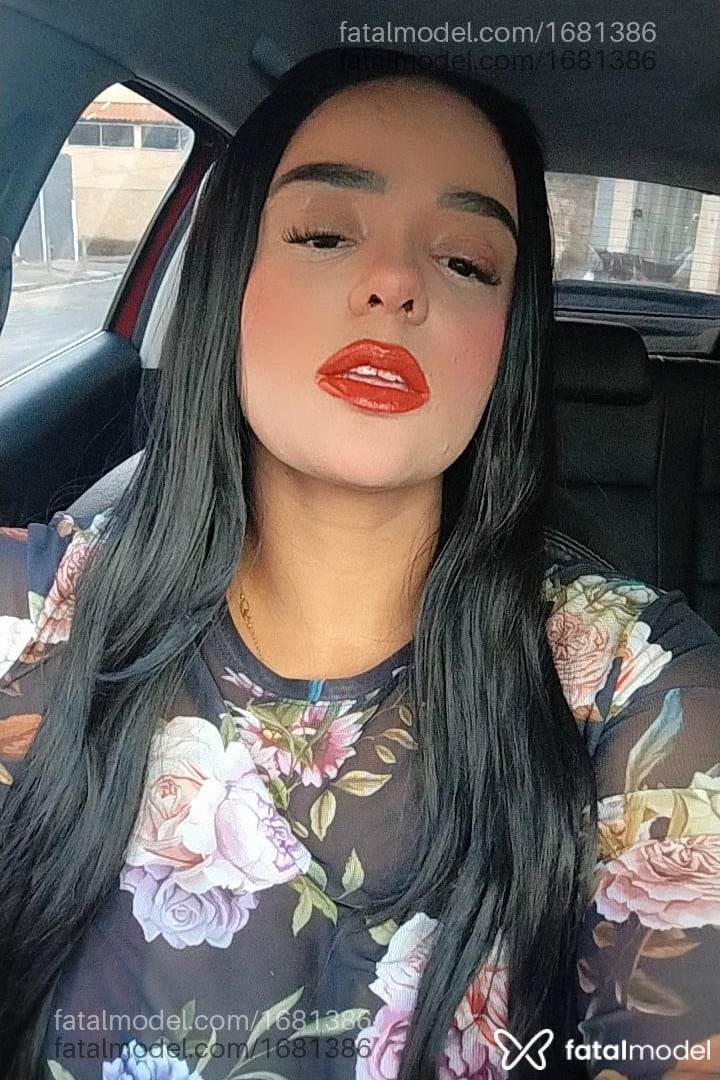 Acompanhante mulher morena (o) de olhos castanhos - Isis