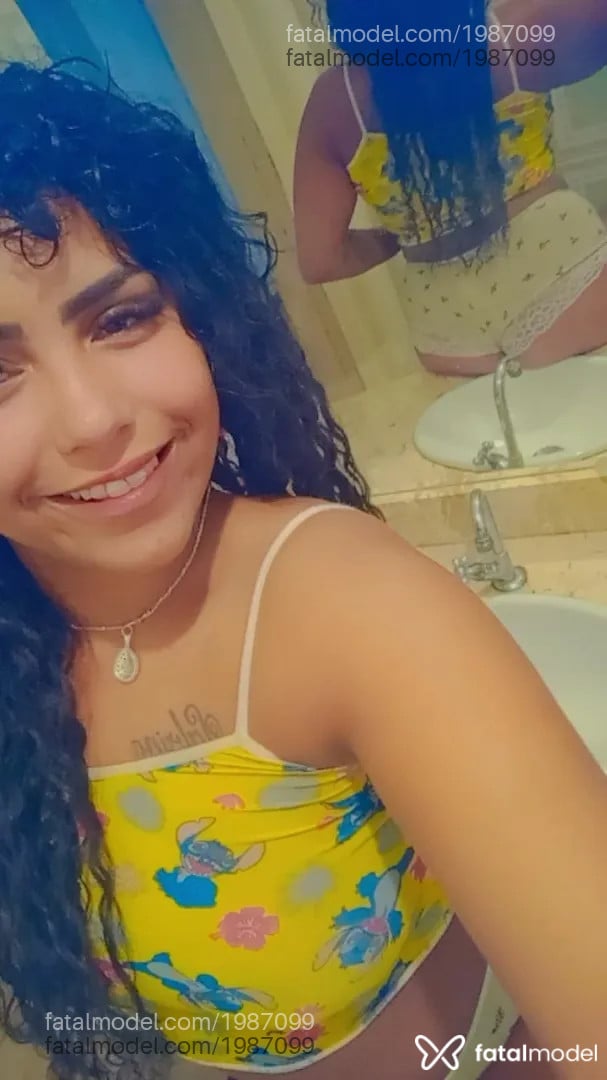 Acompanhante mulher morena (o) de olhos castanhos - Morena