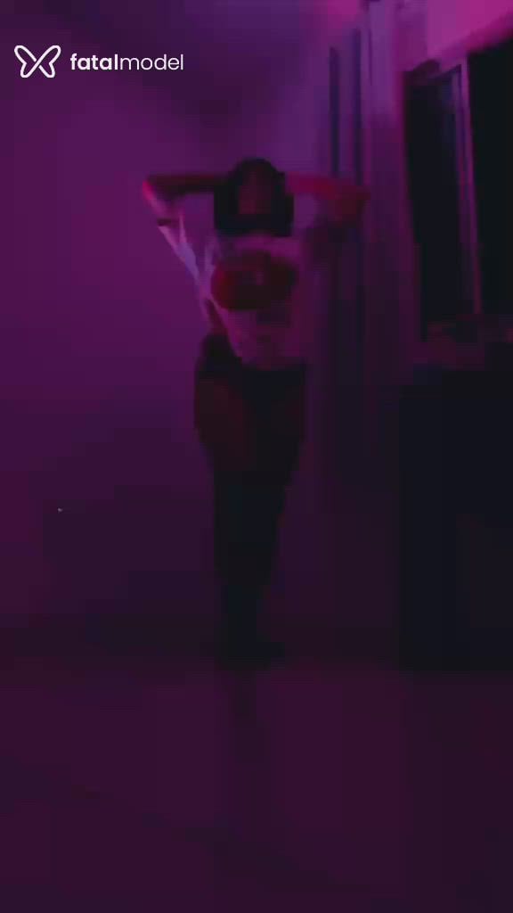 Acompanhante mulher morena (o) de olhos castanhos - Julinha Chaves
