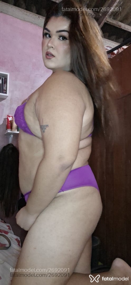 Acompanhante mulher trans com cabelo castanho de olhos pretos - Sandy