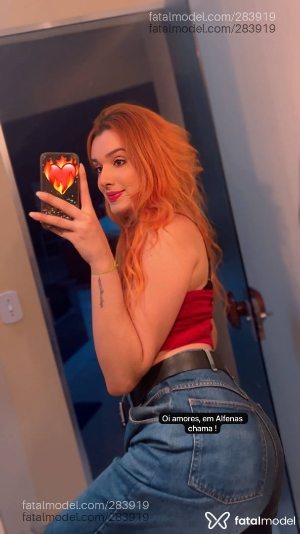 Acompanhante mulher trans ruiva (o) de olhos castanhos - Íris Castro Acompanhante mulher trans ruiva (o) de olhos castanhos - Íris Castro