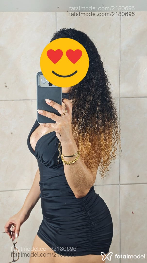 Acompanhante mulher morena (o) de olhos pretos - Morena Acompanhante mulher morena (o) de olhos pretos - Morena